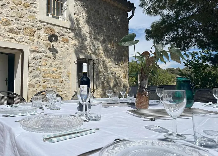 De 12 Personnes Au Cœur D'un Domaine Viticole